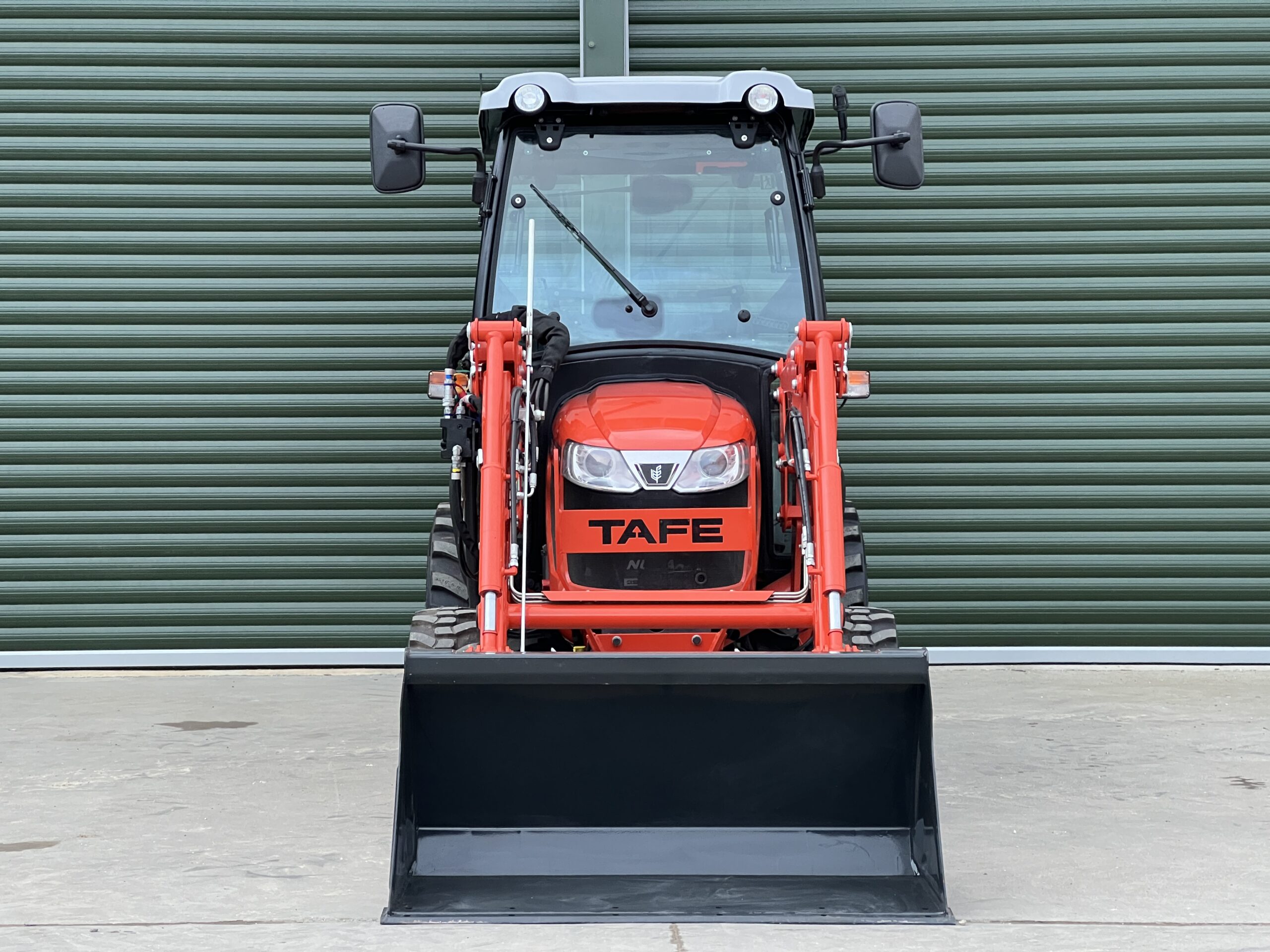 TAFE 6028 CAB a TL25S 2